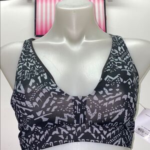 NWT VICTORIA SECRET SPORT BRA MEDIUM